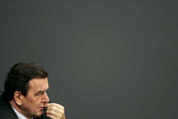 Επιστρέφει στη δικηγορία ο Σρέντερ και γράφει τα απομνημονεύματά του