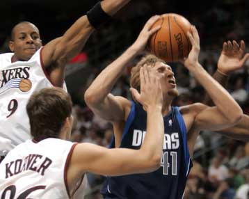 Νίκη των Σίξερς επί των Μάβερικς 112-97 με ηγέτη τον Αλεν Αϊβερσον