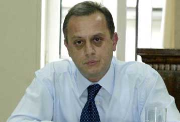 Κόντρα κυβέρνησης – ΠΑΣΟΚ στη Βουλή για τα πλαστά τιμολόγια