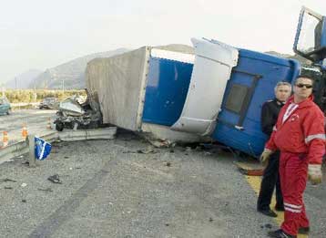 Νέο πολύνεκρο δυστύχημα με νταλίκα στο πέταλο του Μαλιακού