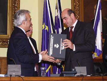 Εγκώμια Βουλγαράκη για το έργο Αγραπίδη στο Δήμο Πειραιά