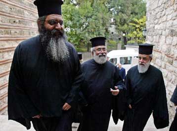 Διευρυμένη Σύνοδος μετά το Πάσχα για το αρχιεπισκοπικό ζήτημα της Κύπρου