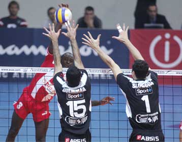 Η Τουρ «έσπασε» το αήττητο του Ολυμπιακού στο Champions League με 3-1 σετ