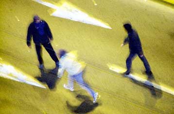 Επίθεση αναρχικών με πέτρες στο Γαλλικό Ινστιτούτο Θεσσαλονίκης