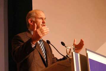 Διαξιφισμοί στο συνέδριο της ΚΕΔΚΕ για το 42% και το νέο Κώδικα Δήμων και Κοινοτήτων