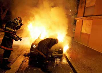 Προς εκτόνωση η κατάσταση στη Γαλλία μετά τα δρακόντεια μέτρα της κυβέρνησης