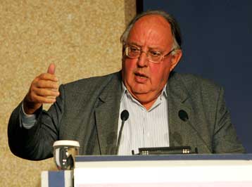 Αντιπαράθεση Πάγκαλου – Νάκου για το 42% στο συνέδριο της ΚΕΔΚΕ