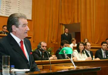 Πλήρη ανεξαρτησία στο Κόσοβο ζητά με ψήφισμα το αλβανικό Κοινοβούλιο