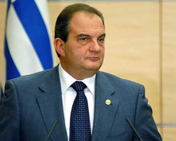 Αντιπαραγωγική η συχνή αλλαγή υπουργών, δήλωσε από το Τόκιο ο Κ.Καραμανλής