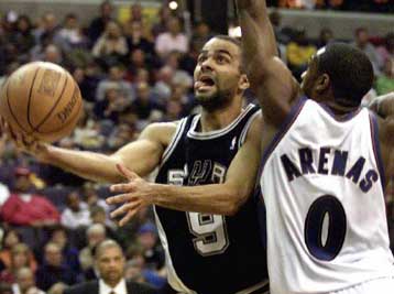 Με πρωταγωνιστή τον Αρίνας οι Ουίζαρντς δεν άφησαν περιθώρια στους Σπερς