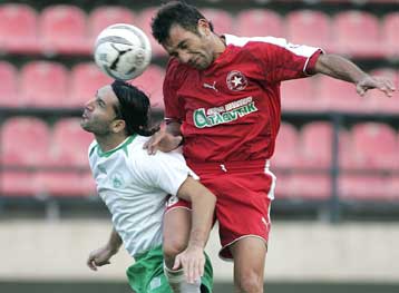 Συγκάτοικοι στην κορυφή Εργοτέλης και Κέρκυρα