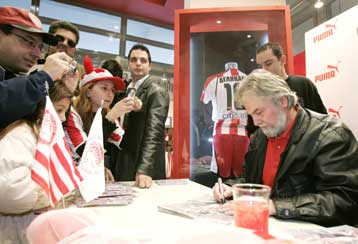 Συγκίνηση από τον Γιώργο Δεληκάρη στο Καραϊσκάκη