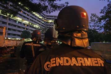 Τρίμηνη παράταση των έκτακτων μέτρων αποφάσισε η γαλλική κυβέρνηση