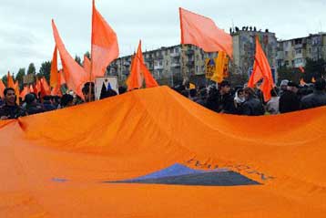 Τη δική της «πορτοκαλί» επανάσταση επιχειρεί η αντιπολίτευση του Αζερμπαϊτζάν