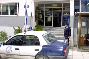 Αγνωστοι πυρπόλησαν κουτί του ΟΤΕ δίπλα στο ΑΤ Ζωγράφου