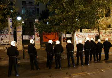Ένταση έξω από το κτήριο του Οικονομικού Πανεπιστημίου Αθήνας