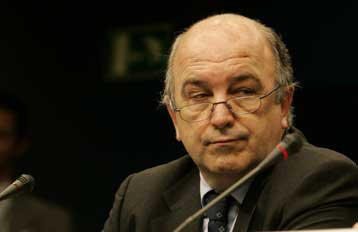 Αισθητή ανάκαμψη της οικονομίας της ευρωζώνης «βλέπει» για το 2006 ο Αλμούνια