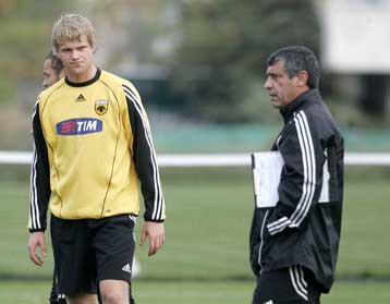 Θετικές οι εντυπώσεις του Σάντος για τον Μακέλα