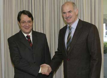 Χάθηκαν σημαντικές ευκαιρίες, επανέλαβε για το Κυπριακό ο Γ.Παπανδρέου