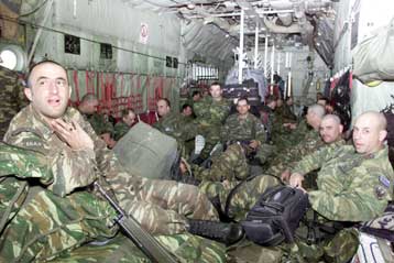 Δεν αποσύρονται οι ελληνικές δυνάμεις από το Αφγανιστάν, ξεκαθαρίζει η κυβέρνηση