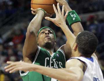 Aσταμάτητοι Πίστονς ξεπέρασαν και το εμπόδιο των Σέλτικς