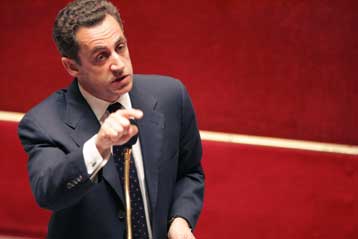 Αποκλιμακώνεται η κρίση στη Γαλλία, μία ημέρα μετά την παράταση των έκτακτων μέτρων