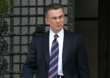 Οι πρόωρες εκλογές είναι πρόβλημα για το ΠΑΣΟΚ, απάντησε ο Θ.Ρουσόπουλος