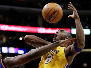 Επιτέλους νίκη για τους Λέικερς με 42 πόντους από τον Κόμπι Μπράιαντ