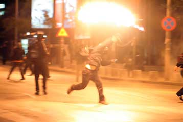 Επεισόδια στη Θεσσαλονίκη μετά την πορεία για την επέτειο εξέγερσης του Πολυτεχνείου