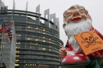 Εγκρίθηκε από την ΕΕ η οδηγία REACH για την ασφάλεια των χημικών