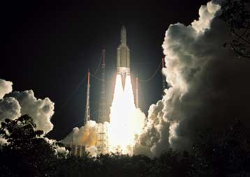 Εκτοξεύτηκε, με φορτίο ρεκόρ, ο ευρωπαϊκός πύραυλος Ariane 5-ECA