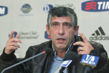 Ψάχνουμε παίκτες μόνο για την μελλοντική ενίσχυσή μας, λέει ο Σάντος