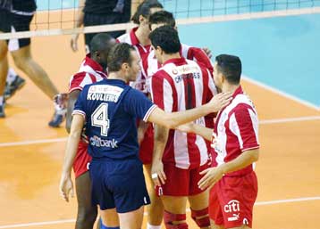 Ο Ολυμπιακός νίκησε στα σημεία τον ΠΑΟΚ και τον έπιασε στην βαθμολογία