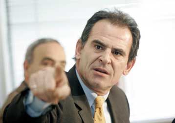 Μέχρι… τελευταίας ρανίδας θα υπερασπιστεί ο Πανόπουλος τη «Σούπερ Λίγκα»