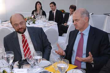 Συνάντηση Παπανδρέου με τον πρόεδρο των σοσιαλιστών του Ευρωκοινοβουλίου, Μ.Σουλτς