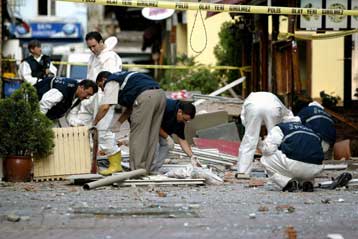 Ένας νεκρός και 12 τραυματίες από έκρηξη βόμβας στην Κωνσταντινούπολη