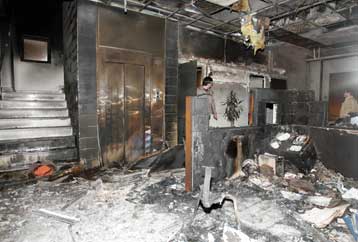 Βόμβες μολότοφ σε τρία υποκαταστήματα τραπεζών στην Ερμού