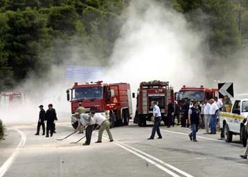 Ένας νεκρός από σύγκρουση λεωφορείου, μπετονιέρας και ΙΧ στην Πάτρα