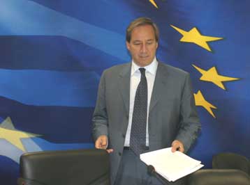 Απώλειες εισοδήματος και φορολογικές «εκπλήξεις» προβλέπει ο προϋπολογισμός του 2006