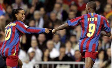 Ταπεινωτική ήττα για τη Ρεάλ, 3-0 από τη Μπαρτσελόνα του εκπληκτικού Ροναλντίνιο