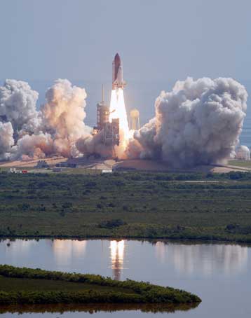 Καθηλωμένη ξανά στο έδαφος η NASA κοιτά προς το φεγγάρι