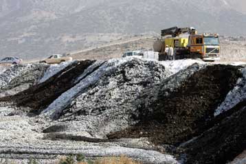 Μεταφορά της λυματολάσπης της Ψυττάλειας στο… Σουδάν σχεδιάζουν οι Αρχές