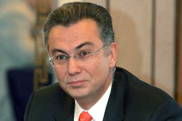 Η κυβέρνηση «προχωρά το ταχύτερο» στις θεσμικές παρεμβάσεις για τα ΜΜΕ