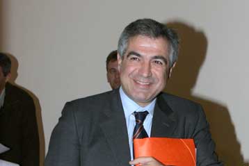 «Αδιαφανείς και ύποπτες» ενέργειες υφυπουργού καταγγέλλουν βουλευτές του ΠΑΣΟΚ