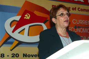 Συσπείρωση γύρω από το ΚΚΕ ζήτησε η Αλ.Παπαρήγα εν όψει δημοτικών εκλογών