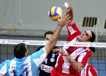 Εύκολο απόγευμα για τον Ολυμπιακό, 3-0 σετ τον Πανελλήνιο