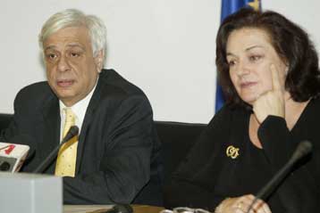 Συμβούλια Νέων θεσμοθετούνται σε όλους τους δήμους και κοινότητες