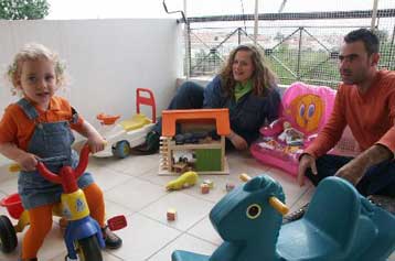 Στα 2.240 ευρώ το κόστος διαβίωσης των τετραμελών οικογενειών