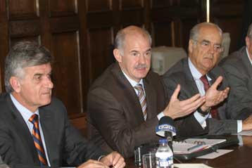 Αυστηρό μήνυμα Παπανδρέου για τις εσωκομματικές έριδες περί ανανέωσης