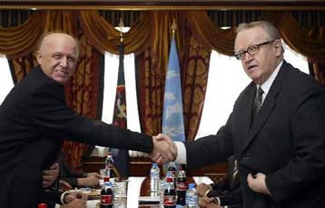 Πρώτη συνάντηση Αχτισαάρι – Ρουγκόβα για το μέλλον του Κοσόβου